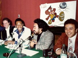 Moya, Pelé, Maurício e o irmão do Maurício (esqueci o nome dele, mas já te passo) no lançamento da revista Pelezinho, que Moya ajudou a lançar